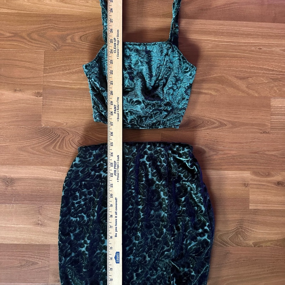 Emerald Green Velvet Mini Skirt Set - Picture 2 of 9